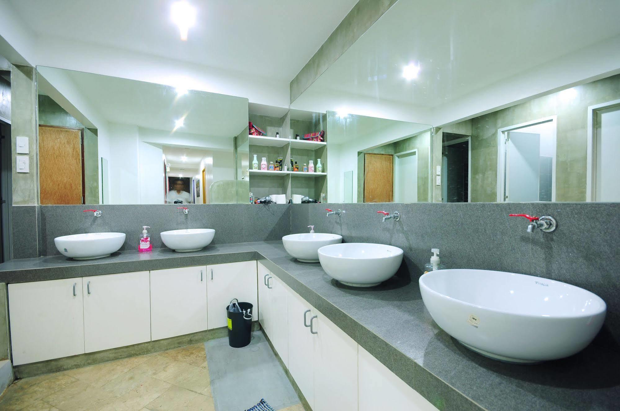 Mnl Boutique Hostel Makati City Екстер'єр фото