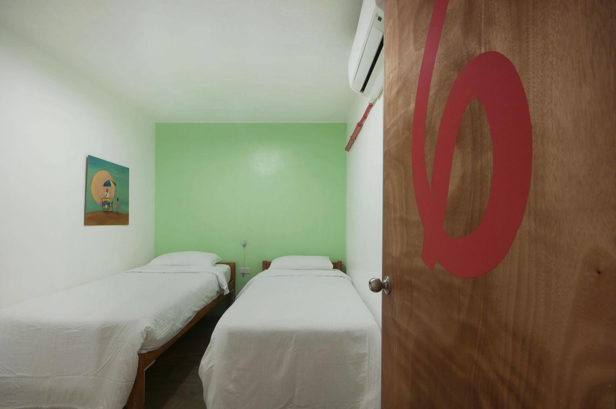 Mnl Boutique Hostel Makati City Екстер'єр фото
